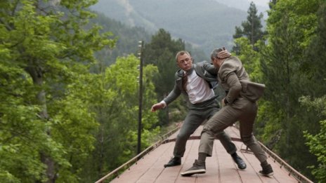 Бонд завладя Северна Америка