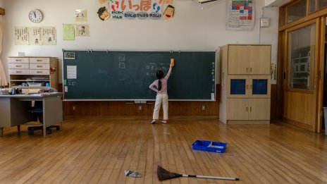 Ниският дял на децата тежи на икономическия растеж на Япония