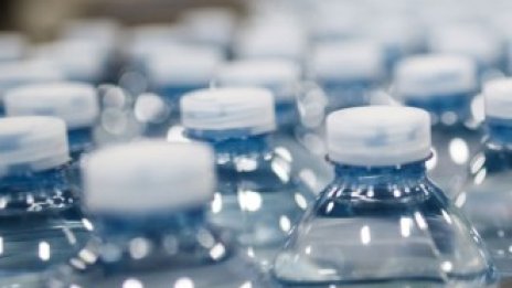 Пандемията сгъстява облаците над бутилираната вода 