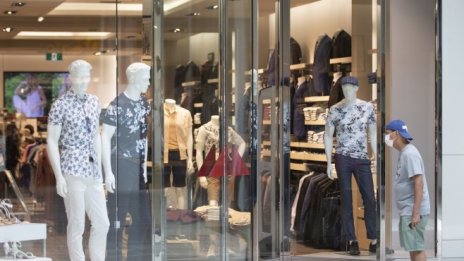 Пандемията стопява безкрайното разнообразие в магазините за дрехи