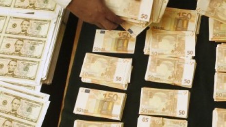 Колко ще поевтинее еврото?