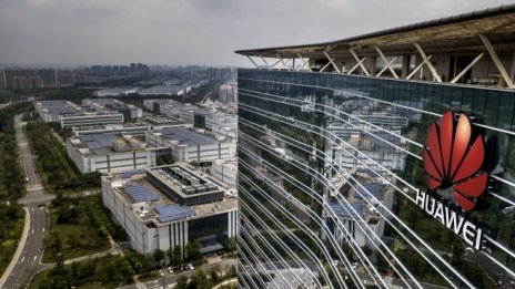 Huawei обвинява САЩ в опит за вербуване на негови служители за шпионаж