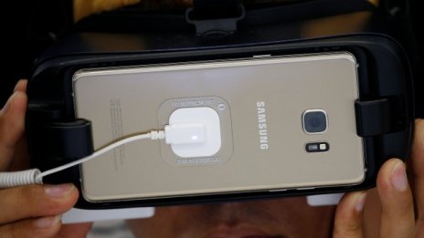 Българите прекарват средно по 5 часа на ден на телефона си