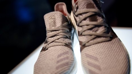 Adidas представи първите си маратонки, направени почти изцяло от роботи