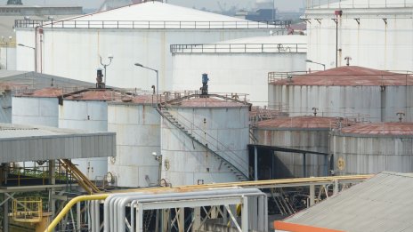 Перспективите за слабо търсене в САЩ и Китай помрачават настроенията на петролния пазар*