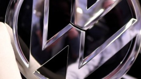 VW сви прогнозите за доставките си заради забавянето на търсенето на автомобили