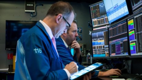 Ваксинационният план на Байдън обърква настроенията на Wall Street*