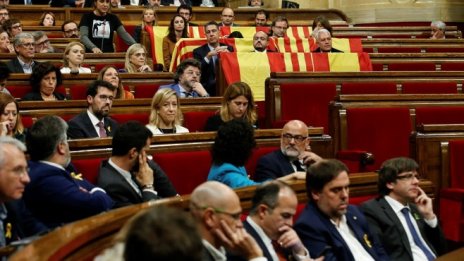 Сепаратистите не се поколебаха и обявиха Каталуния за независима република