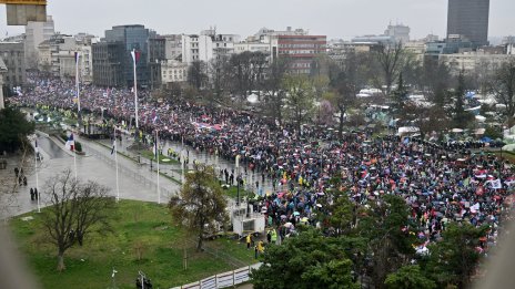 Стотици хиляди сърби излязоха на най-масовия протест от десетилетия