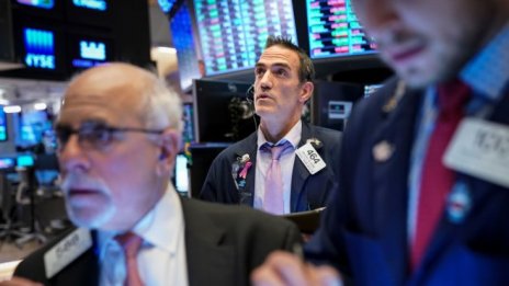 Охладеният оптимизъм за отваряне на икономиката изтри 450 пункта от Dow