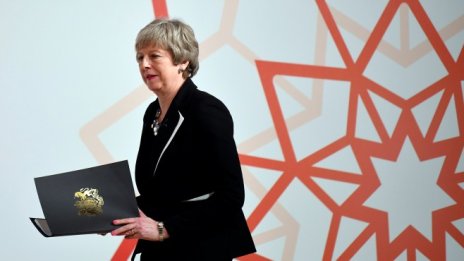 Подкуп или заслужена награда е новата програма на Мей за подпомагане на растежа?