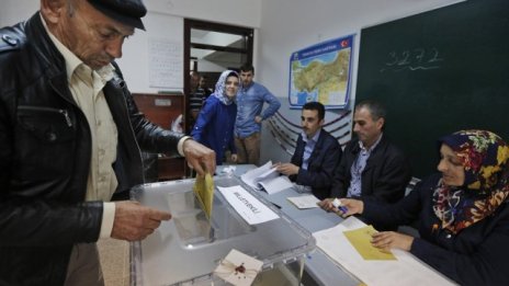 В Турция започнаха парламентарните избори