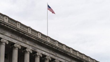 Брейнард от Фед: Няма причина за пауза на цикъла лихвени увеличения