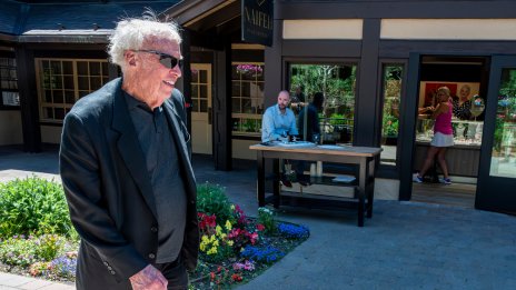 Съоснователят на Nike Фил Найт дарява 2 млрд. долара на институт за лечение на рак