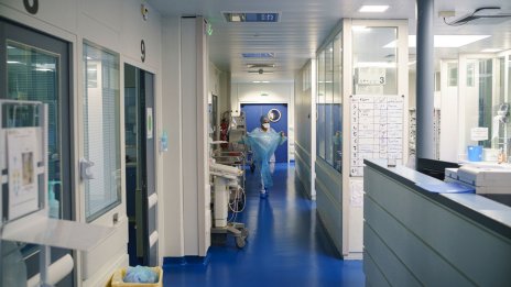КЗК разследва картел при доставките на храна за болниците