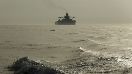 Русия намалява износа на петрол през май, за да изпълни обещанията към ОПЕК+