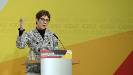 Лидерът на германските консерватори поиска увеличаване на разходите за отбрана