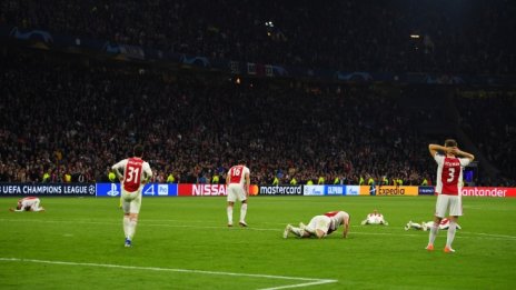 Злощастното отпадане срина акциите на AFC Ajax NV