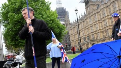 Защо единството на 27-те пред Великобритания се разпада?