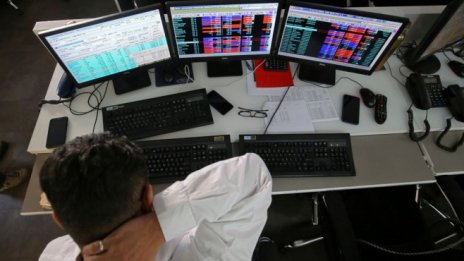 Борсите в Азия завършиха на червено след пониженията на Wall Street