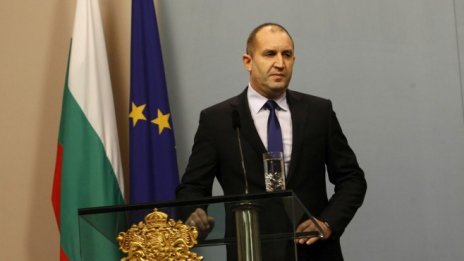 Експерт: Президентът не намира баланса между желанията си и Конституцията