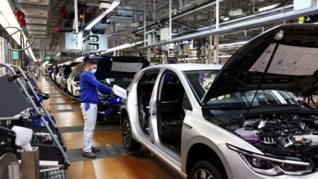 Войната в Украйна помрачава настроенията на германските автомобилни компании