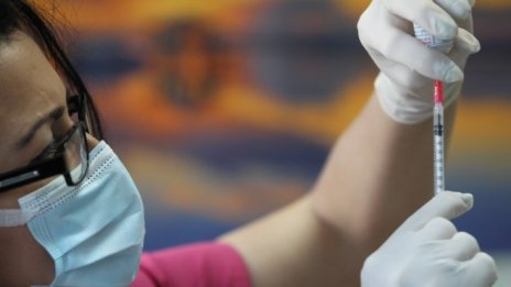 EMA: Ваксината на AstraZeneca e безопасна и ефективна