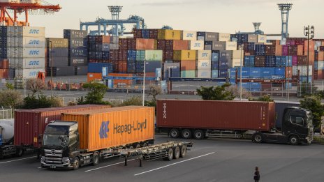 Износът на Япония се забавя, митата на САЩ засилват риска от рецесия