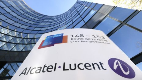 Офертата на Nokia към Alcatel-Lucent изглежда като последен шанс за компаниите