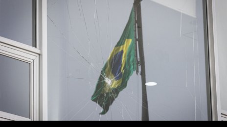 Пазарите са спокойни за демокрацията в Бразилия