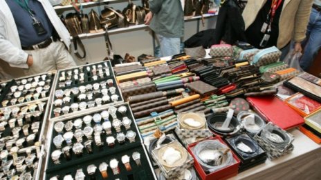 Графика на деня: Пазарът на фалшиви стоки е по-голям от икономиката на Ирландия