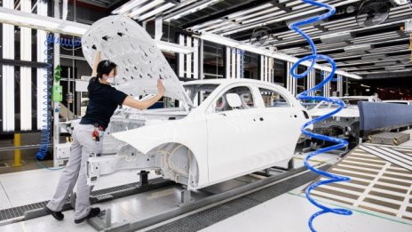 Сривът в автобранша е голям - кризата ускорява трансформацията 