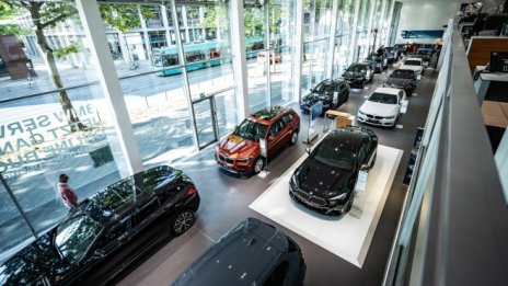 BMW записва първа тримесечна загуба от световната финансова криза насам