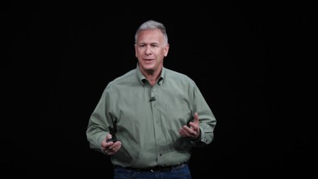 Apple сменя маркетинговия си директор