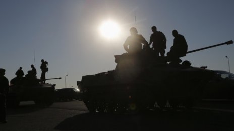 Руски военни превозни средства са прекосили границата с Украйна