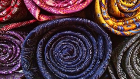 Бангладеш с план как да съживи копринената си индустрия