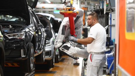 Германското индустриално производство изненадващо се сви през август