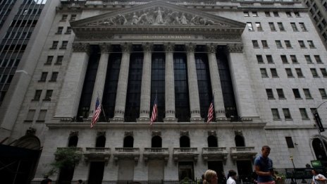 Dow сложи край на 6-дневния растеж със загуба на над 250 пункта