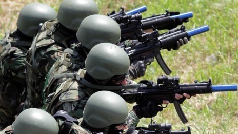 Съгласувателна процедура бави лицензирането на военно дружество