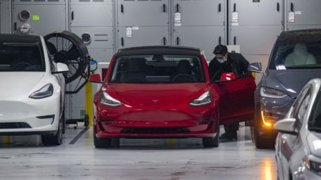 Защо традиционните автомобилни концерни не успяха да се справят с Tesla?