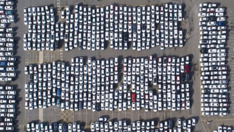 Ноември се очертава като успешен месец за спортните автомобили в Европа