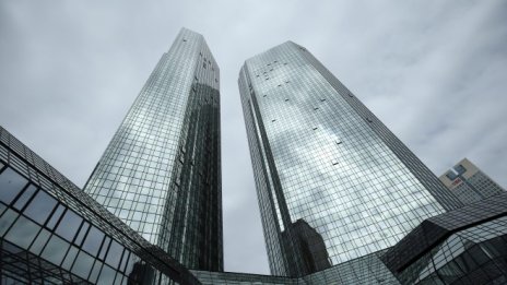 Deutsche Bank е открила дефект в софтуера за платежните трансакции