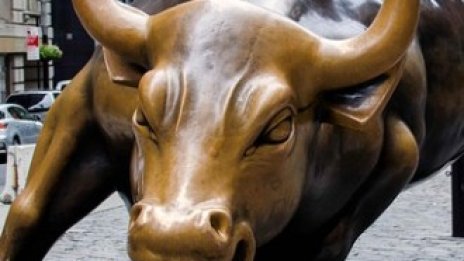 Wall Street се възстанови частично в очакване на икономически стимули 