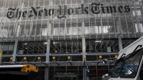 Противоречив коментар за военните в САЩ коства поста на топ журналист 