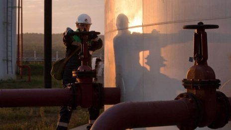 Увеличава се търсенето на петрол по света