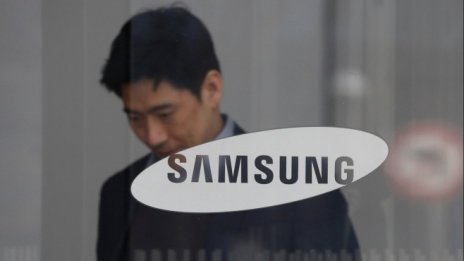 Трима директори на Samsung подадоха оставка след обвинения в корупция