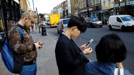 Повече от половината от мобилните връзки в света се осъществяват чрез смартфони