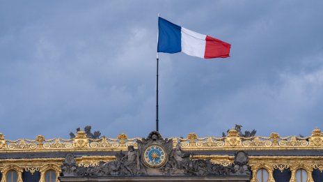 Fitch понижи перспективата пред рейтинга на Франция