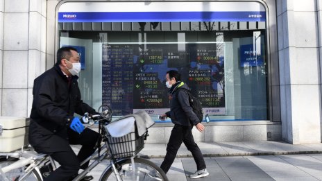 Икономическите рискове оцветиха в червено борсовите индекси в Азия