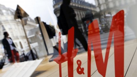 Необичайно топлото за сезона време натежа над резултатите на H&M